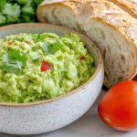 Make guacamole in just 5 minutes! Easy recipe for a high protein avocado dip