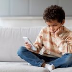 Can excessive screen time increase obesity risk in children?