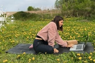 Cat Gavriusova learning online with the Uplifted Pregnant and Powerful prenatal yoga teacher training by Brett Larkin, certified by Yoga Alliance YACEP.