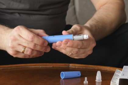 Hands holding an Ozempic pen