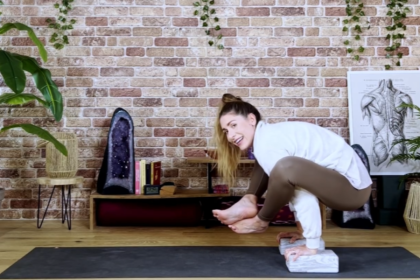 Bhujapidasana: The pose that taught me to trust my hands (And my fear)
