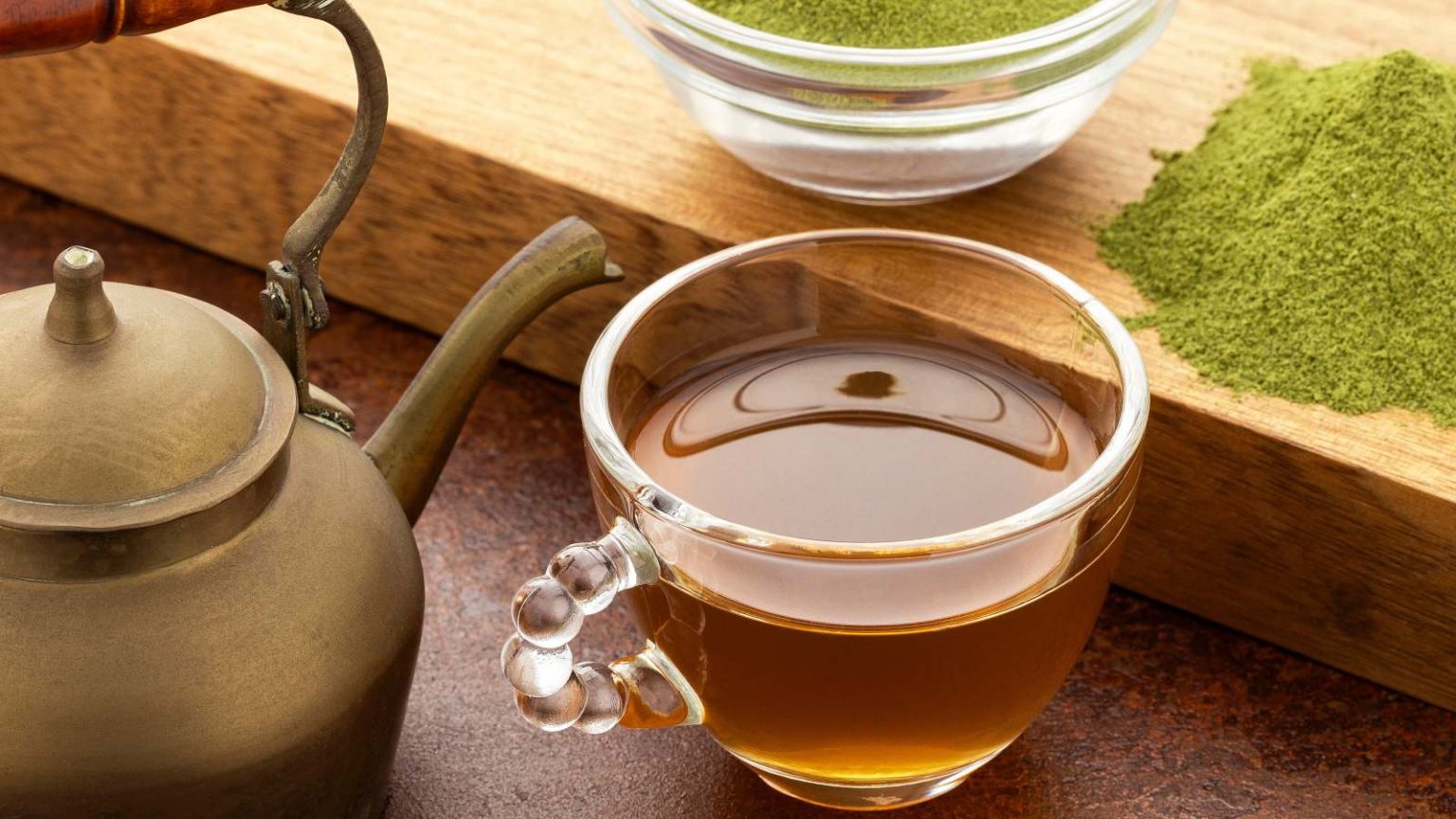 Is moringa tea better than green tea? What to know before choosing your daily cup